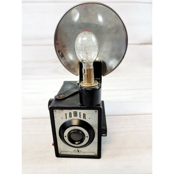 Vintage 1950s Tower 120 B2 Film Camera Flash Kit W/ Bulbs - Picture 2 of 16